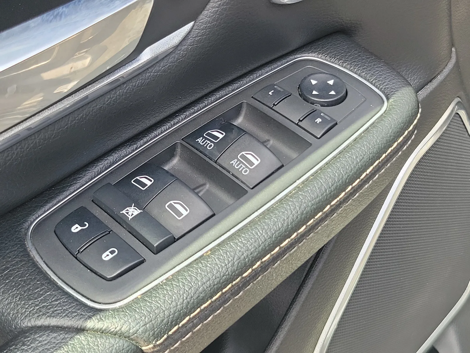 2019 RAM 1500 Laramie 4WD photo 28