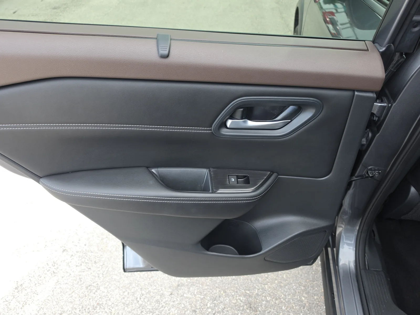 2023 Nissan Rogue SV photo 25