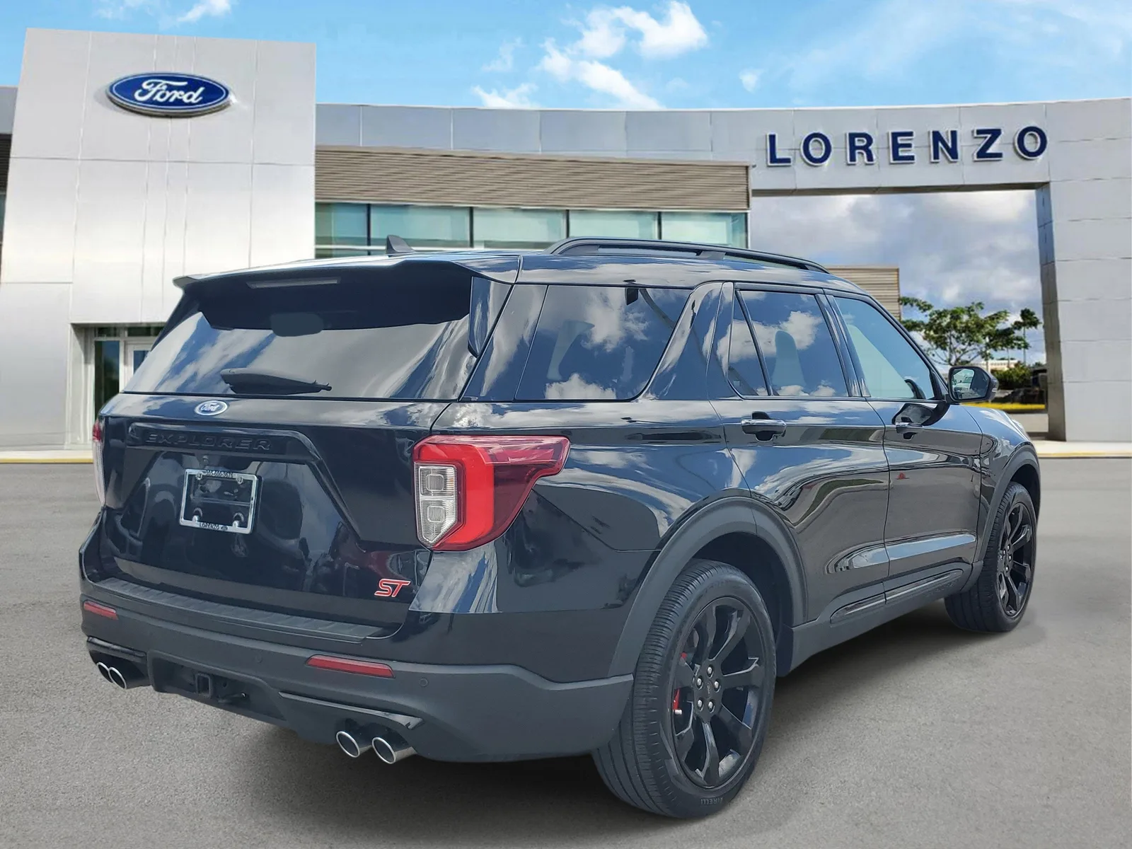 2023 Ford Explorer ST 4WD photo 5