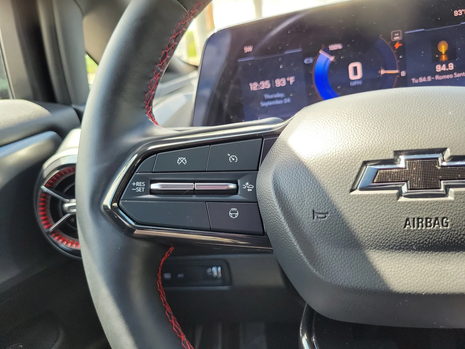 2024 Chevrolet Equinox EV RS photo 21