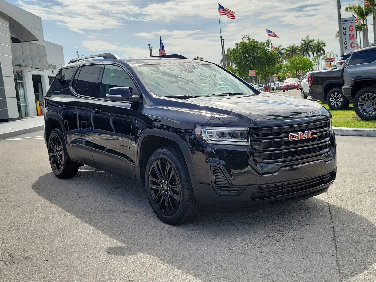 2023 GMC Acadia SLE photo 3