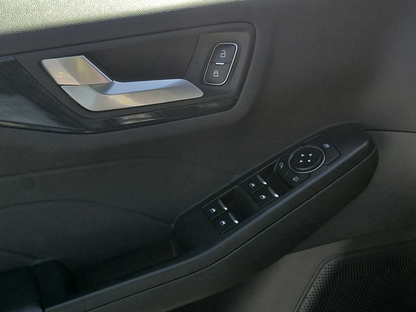 2025 Ford Escape ST-Line photo 28