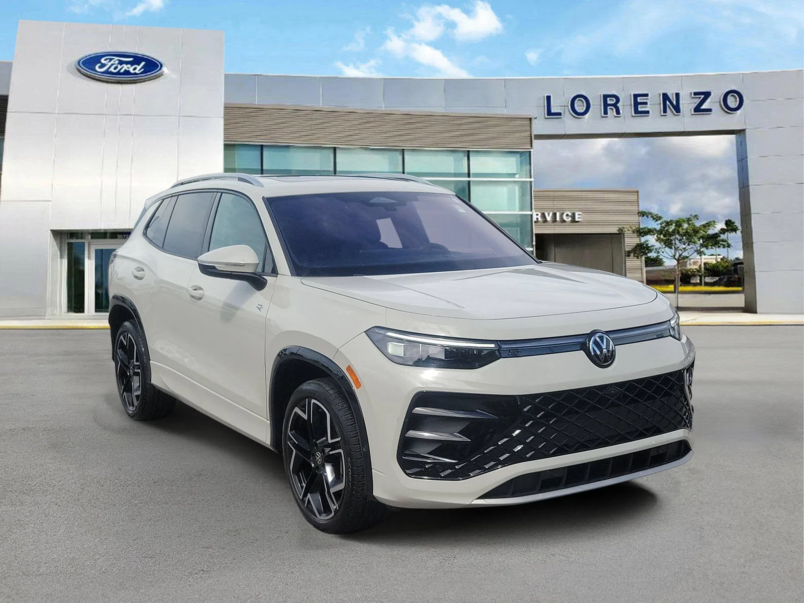2025 Volkswagen Tiguan SEL R-Line photo 3