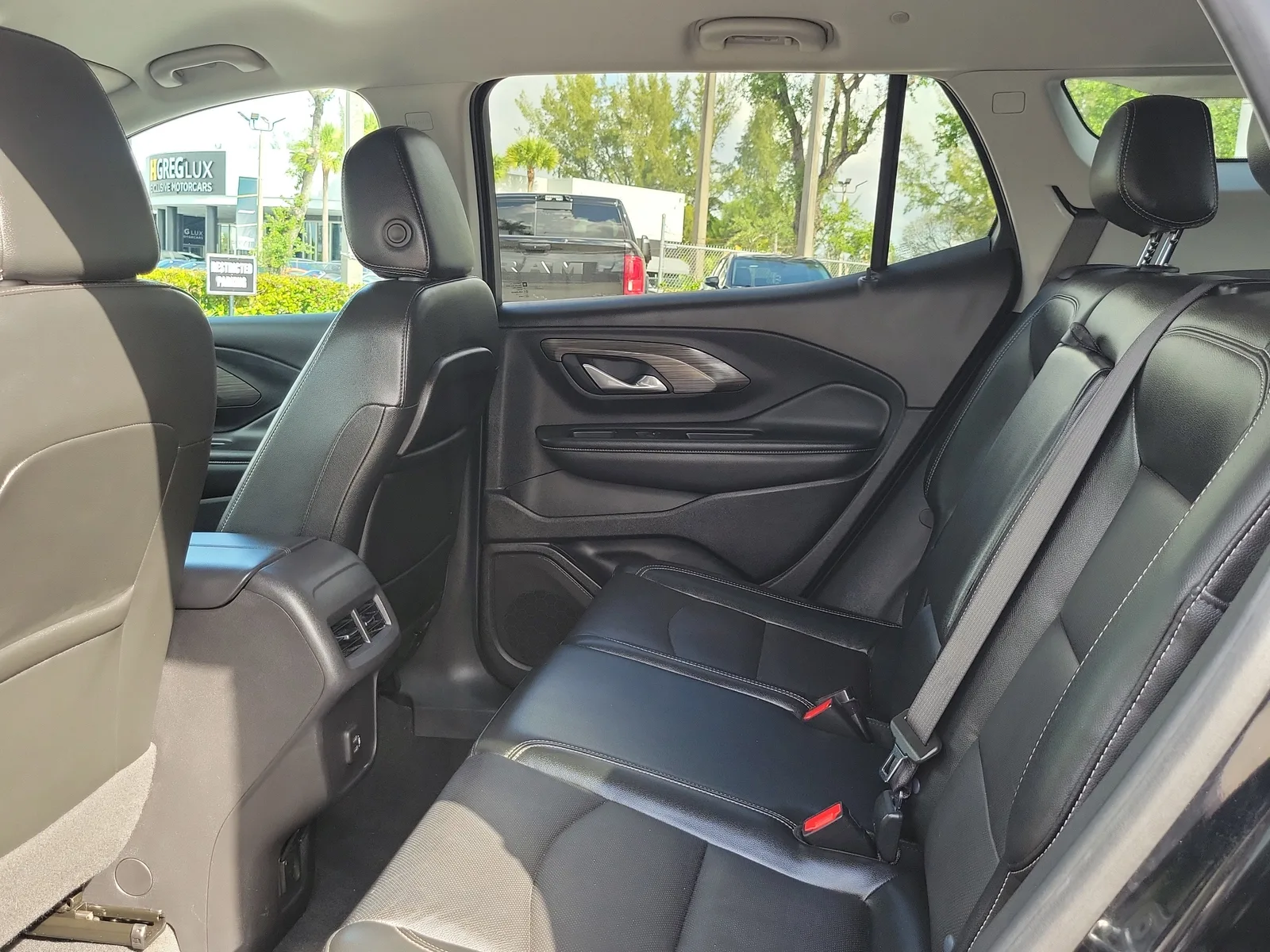 2024 GMC Terrain SLT photo 13