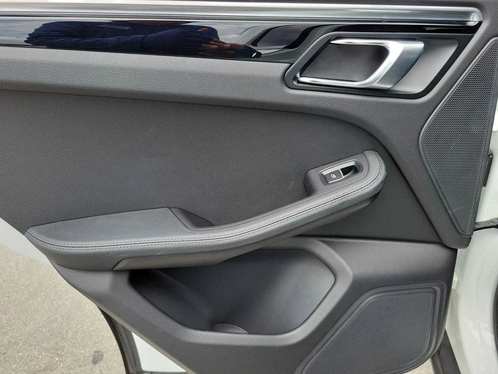 2021 Porsche Macan Base photo 28