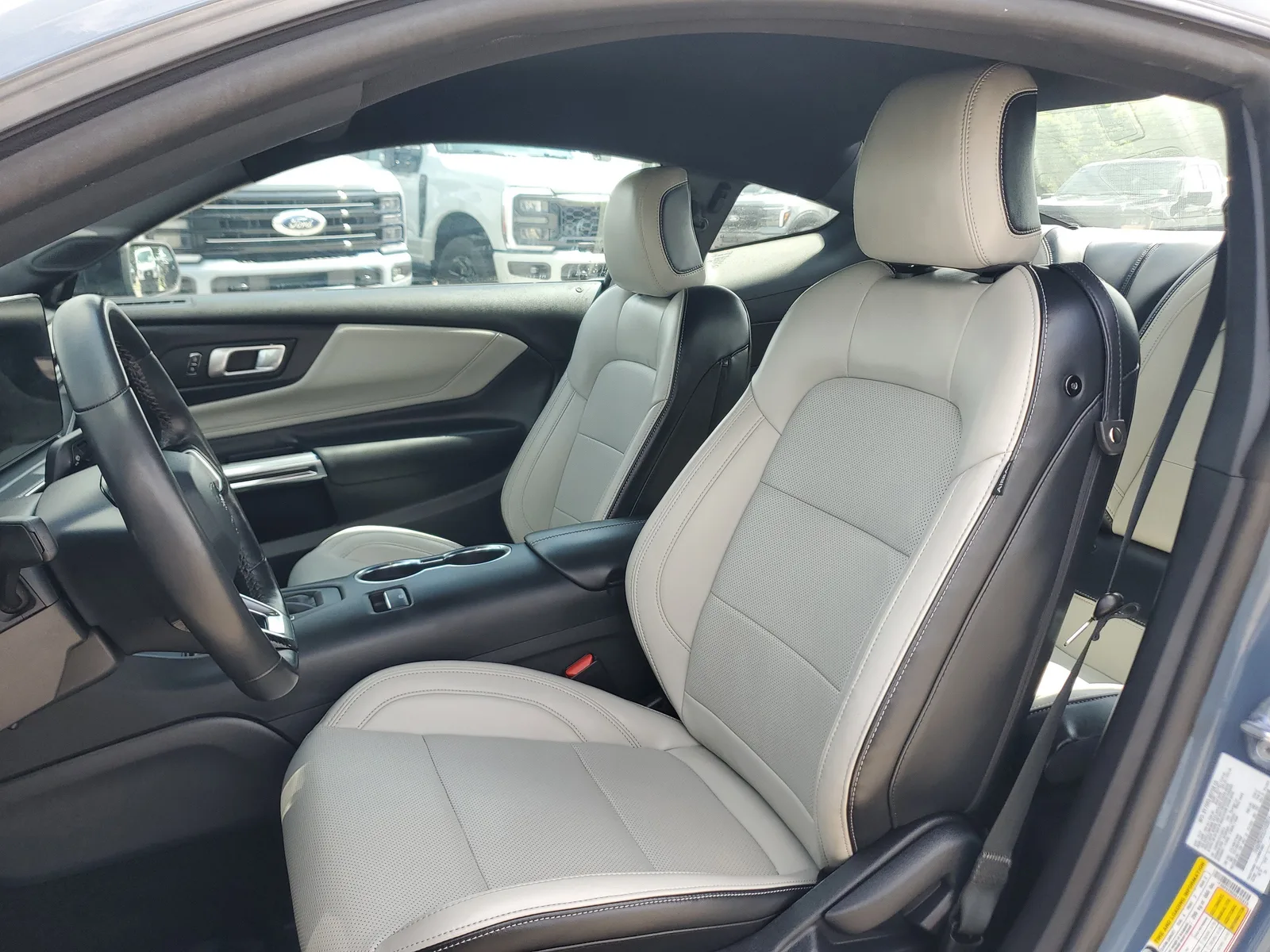 2025 Ford Mustang EcoBoost Premium photo 11