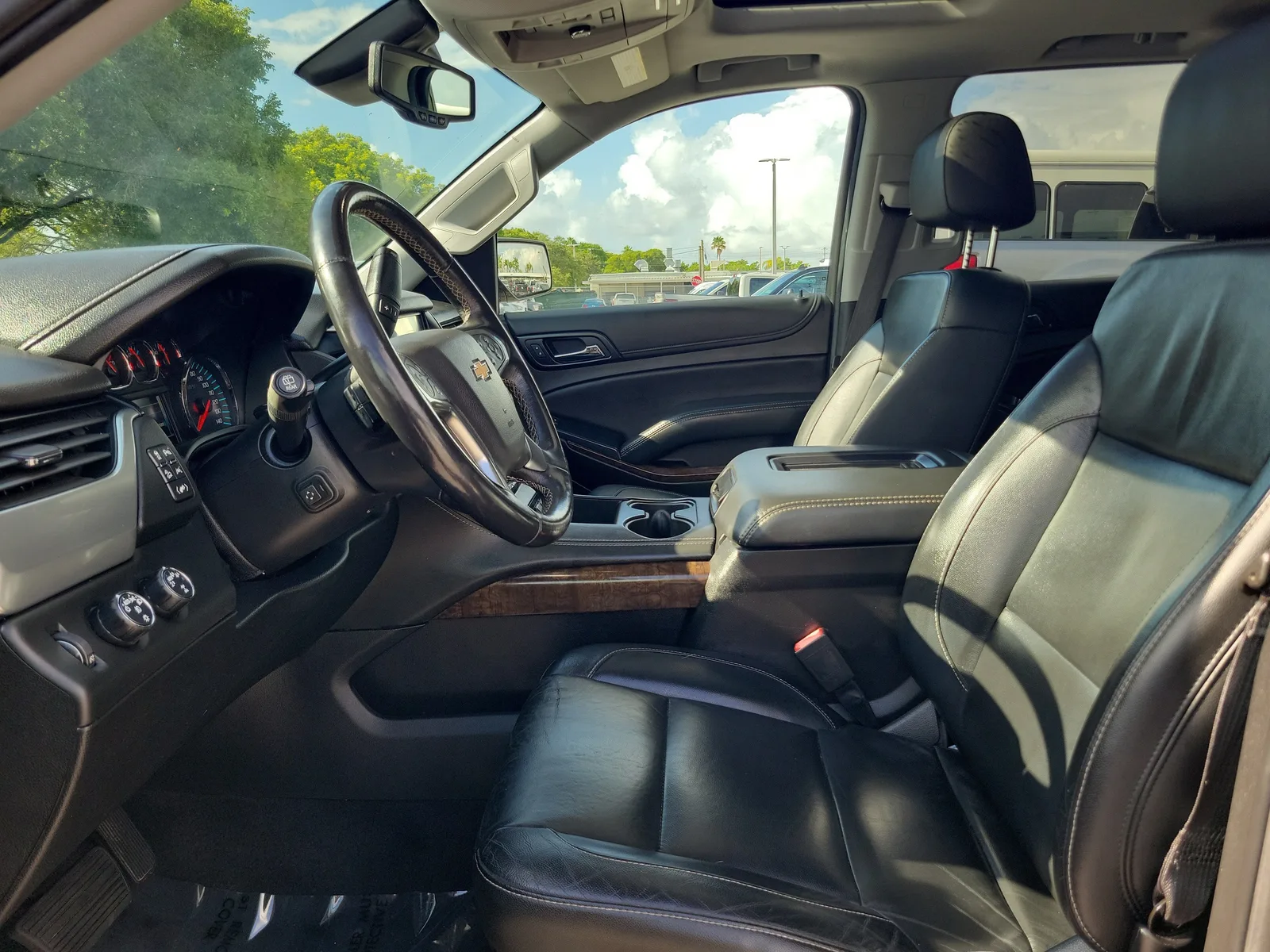 2020 Chevrolet Suburban LT photo 26
