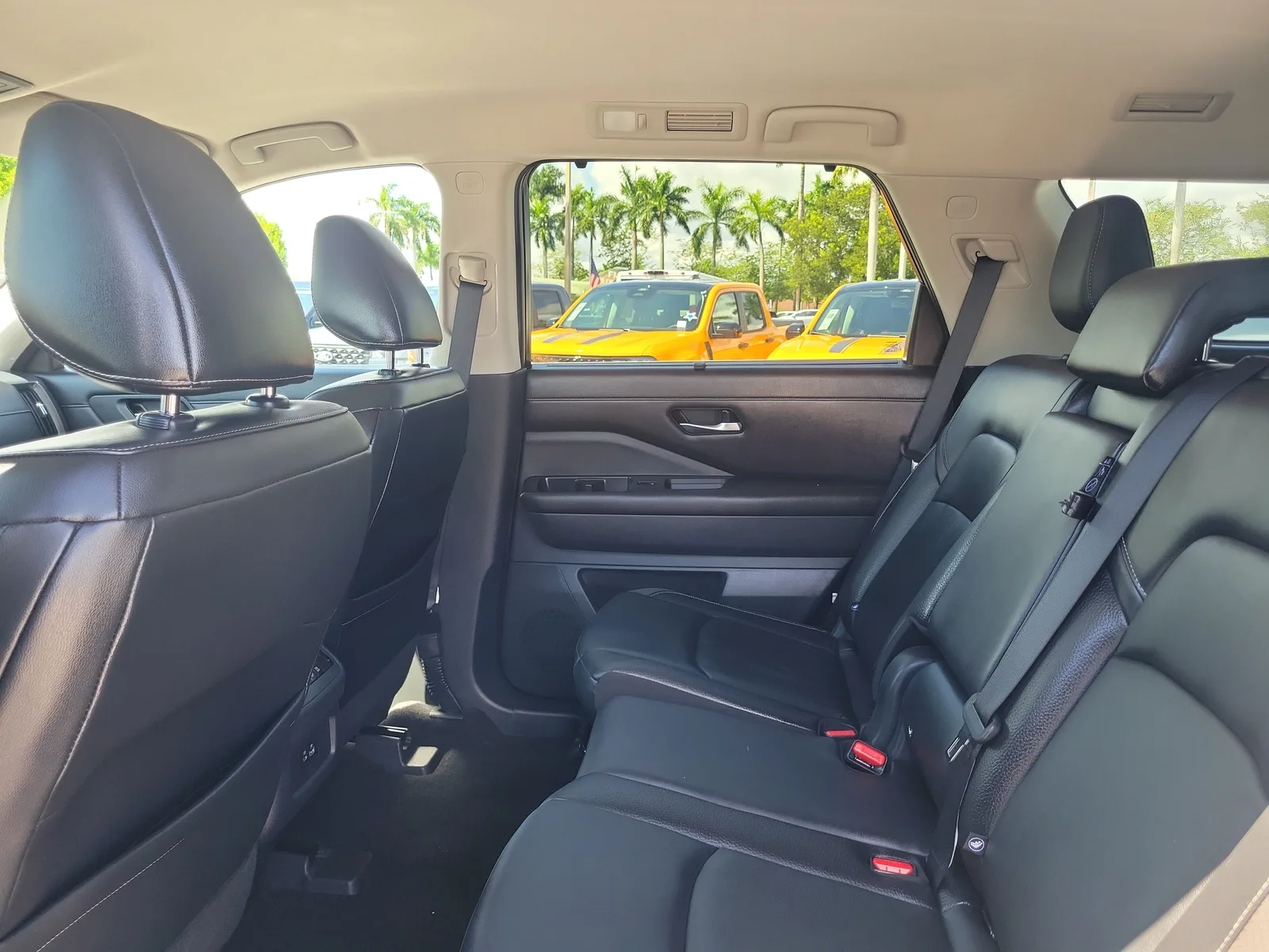 2022 Nissan Pathfinder SL photo 13
