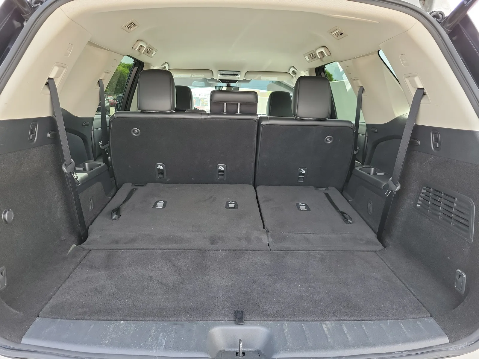 2024 Nissan Pathfinder SL photo 12