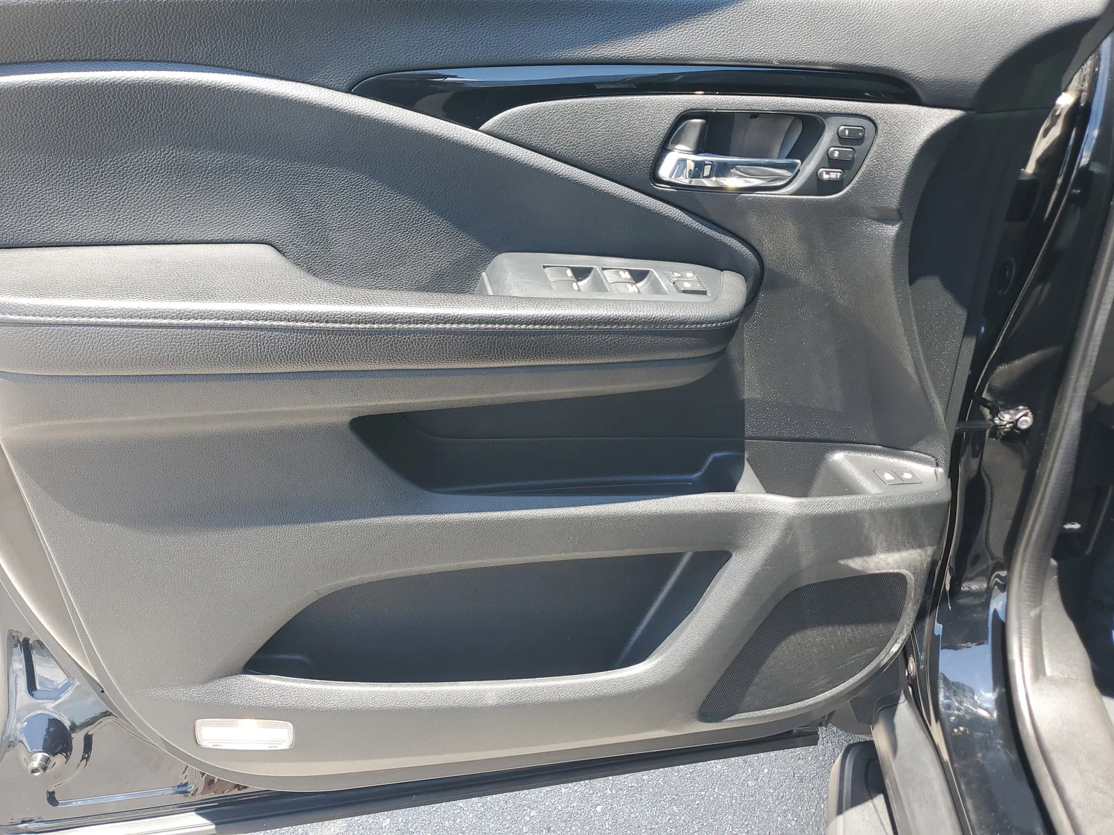 2022 Honda Pilot Touring 7-Passenger photo 29