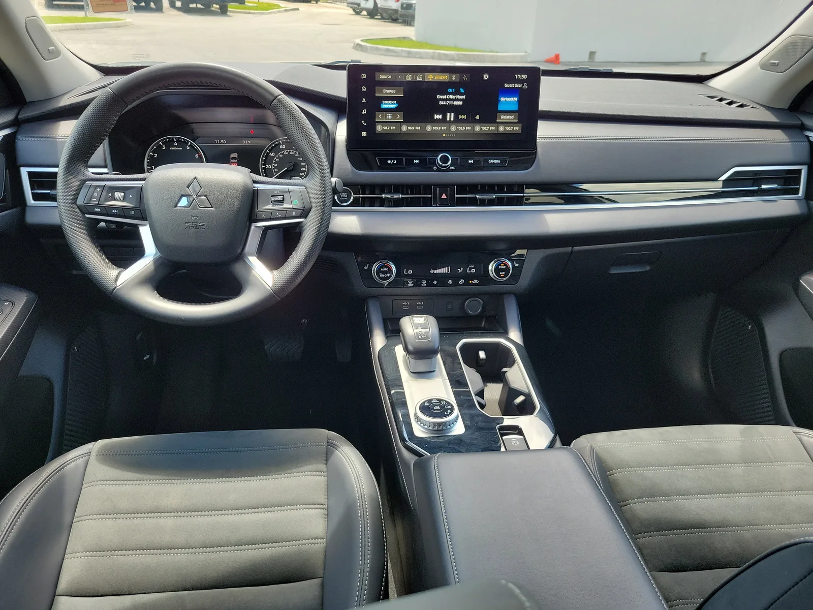 2025 Mitsubishi Outlander SE photo 15