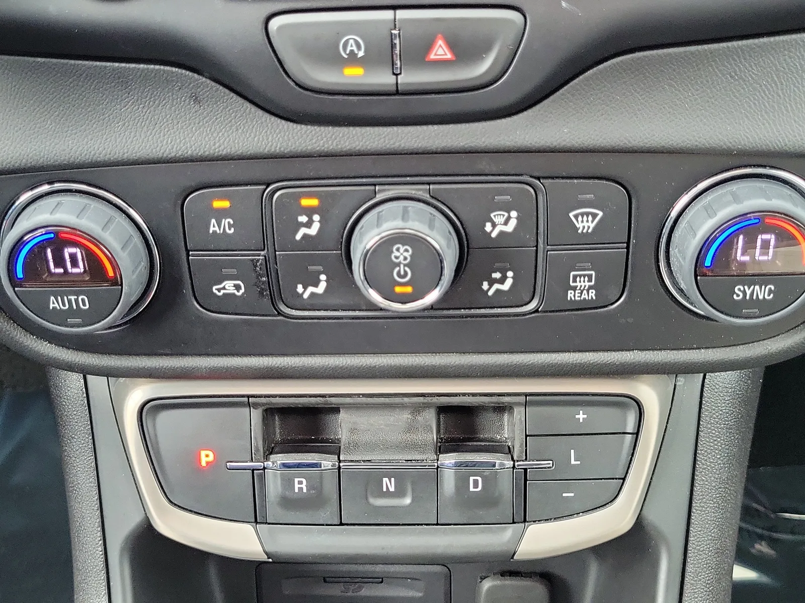 2024 GMC Terrain Denali photo 24