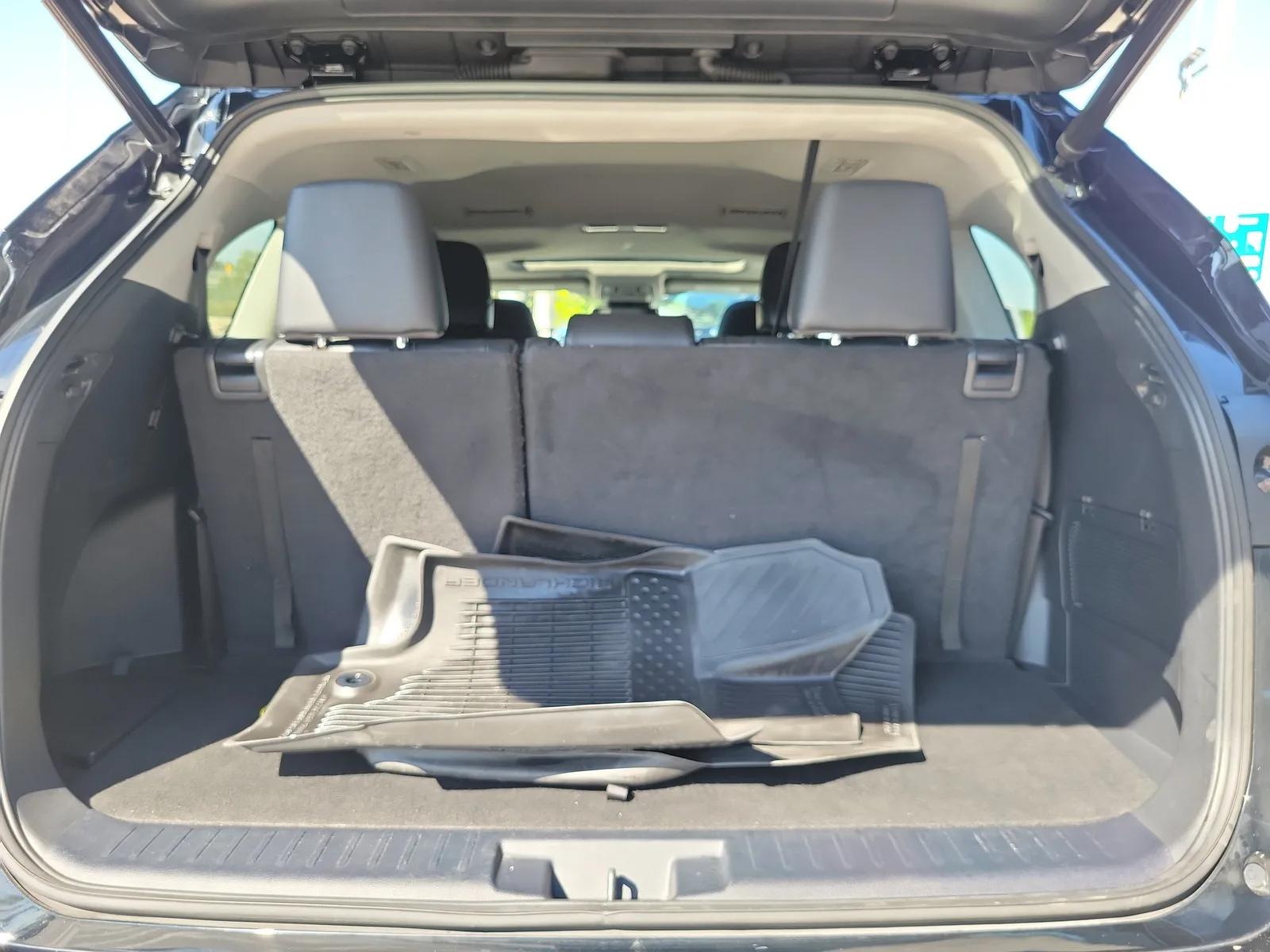 2023 Toyota Highlander L photo 17