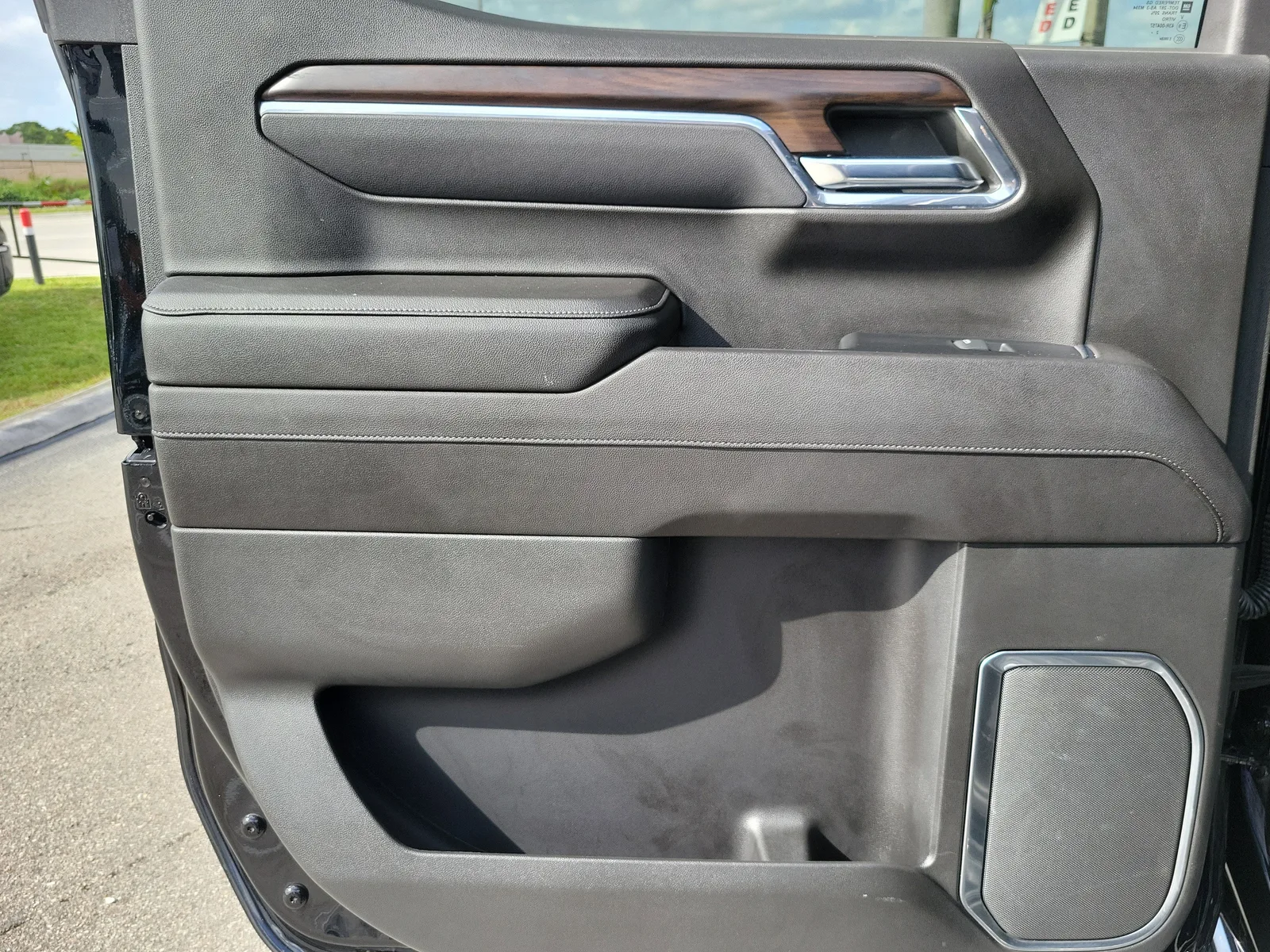 2023 GMC Sierra 1500 SLT photo 24