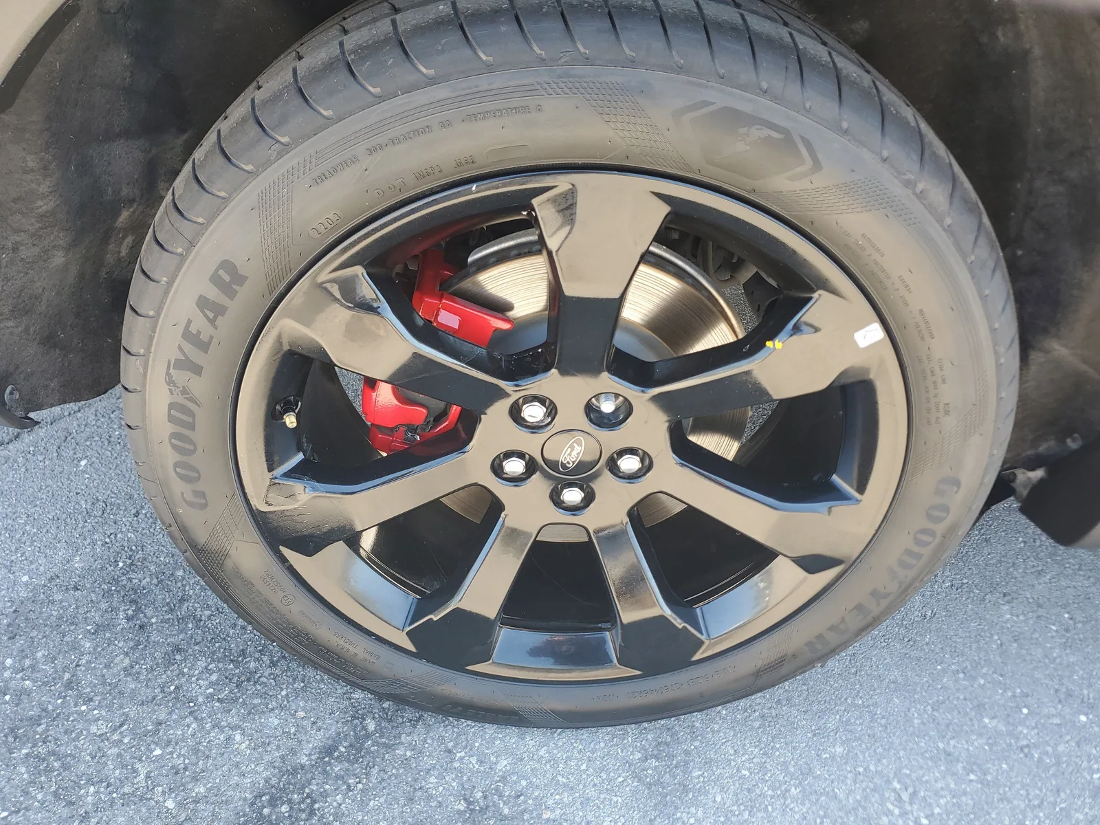 2023 Ford Explorer ST 4WD photo 31