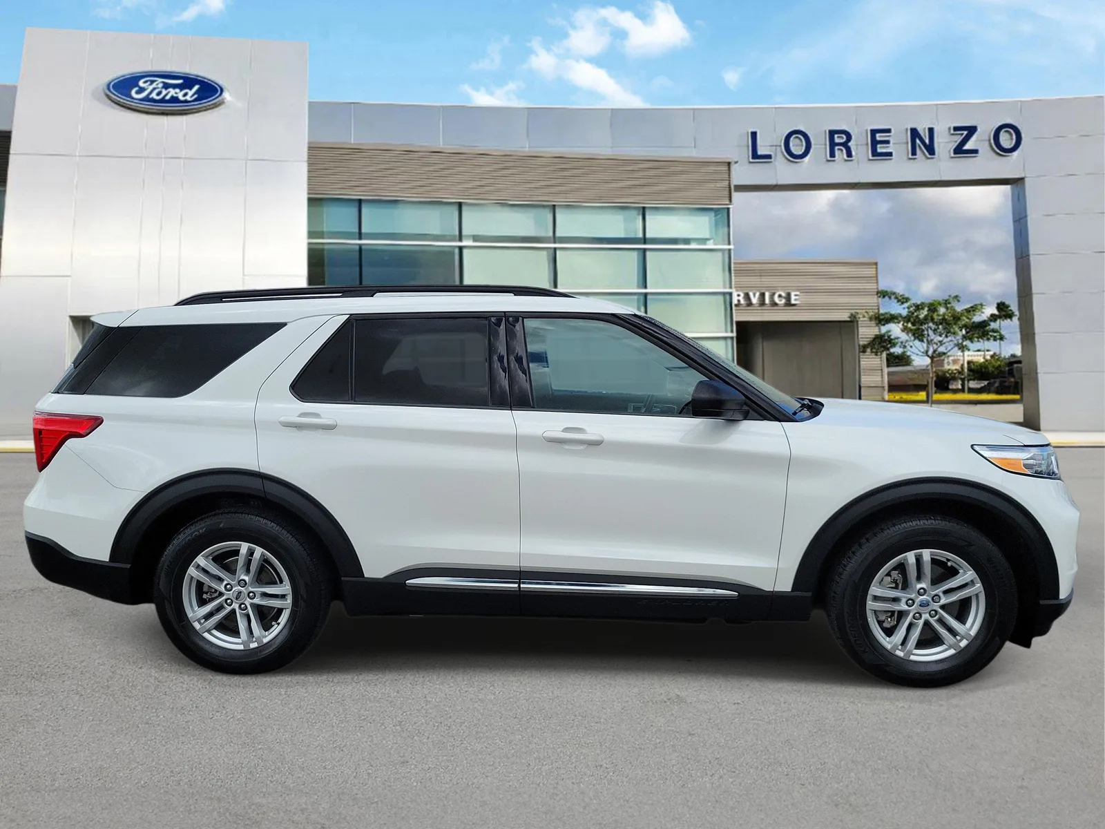 2024 Ford Explorer XLT photo 4