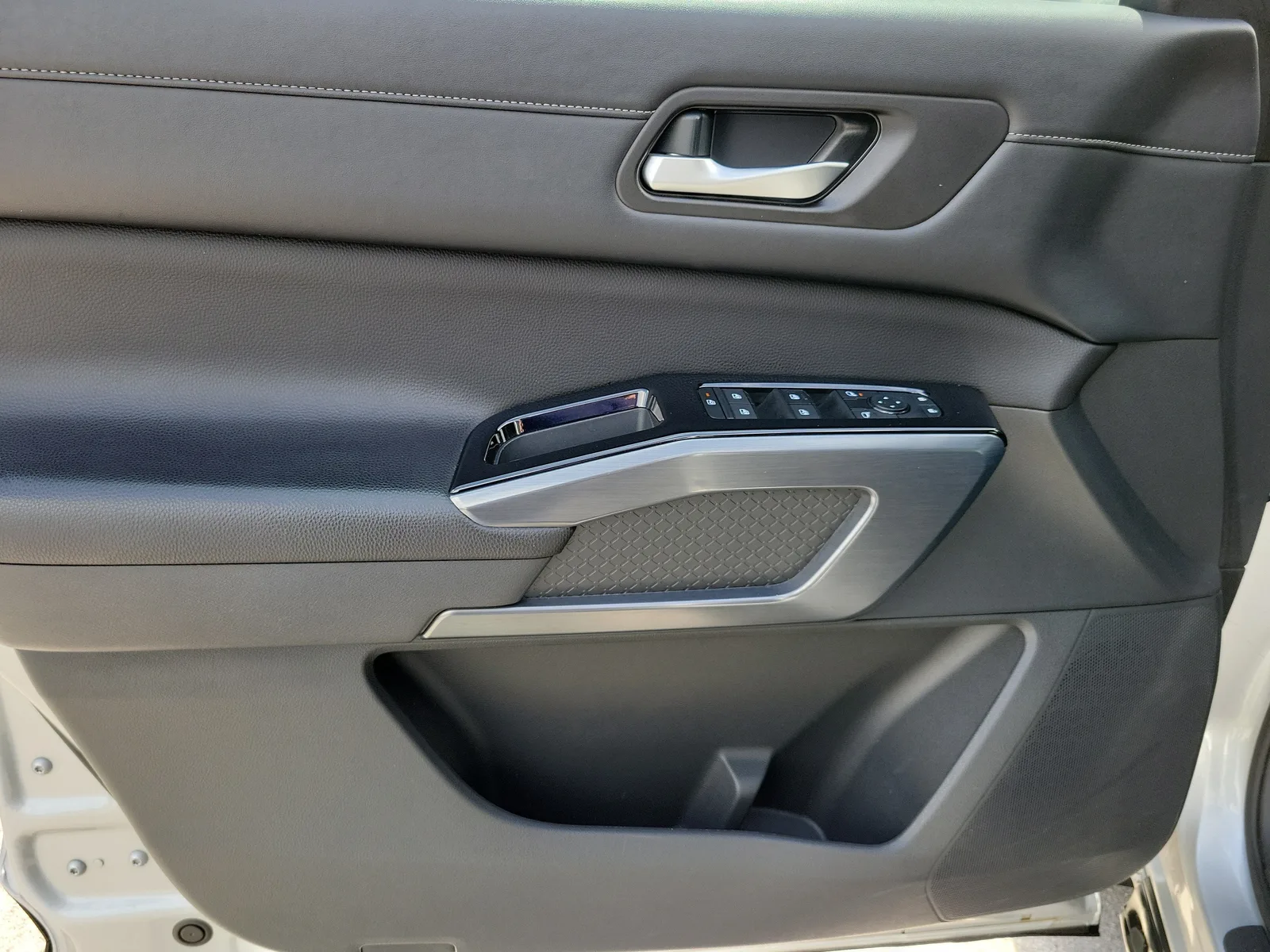 2024 Nissan Pathfinder SL photo 23
