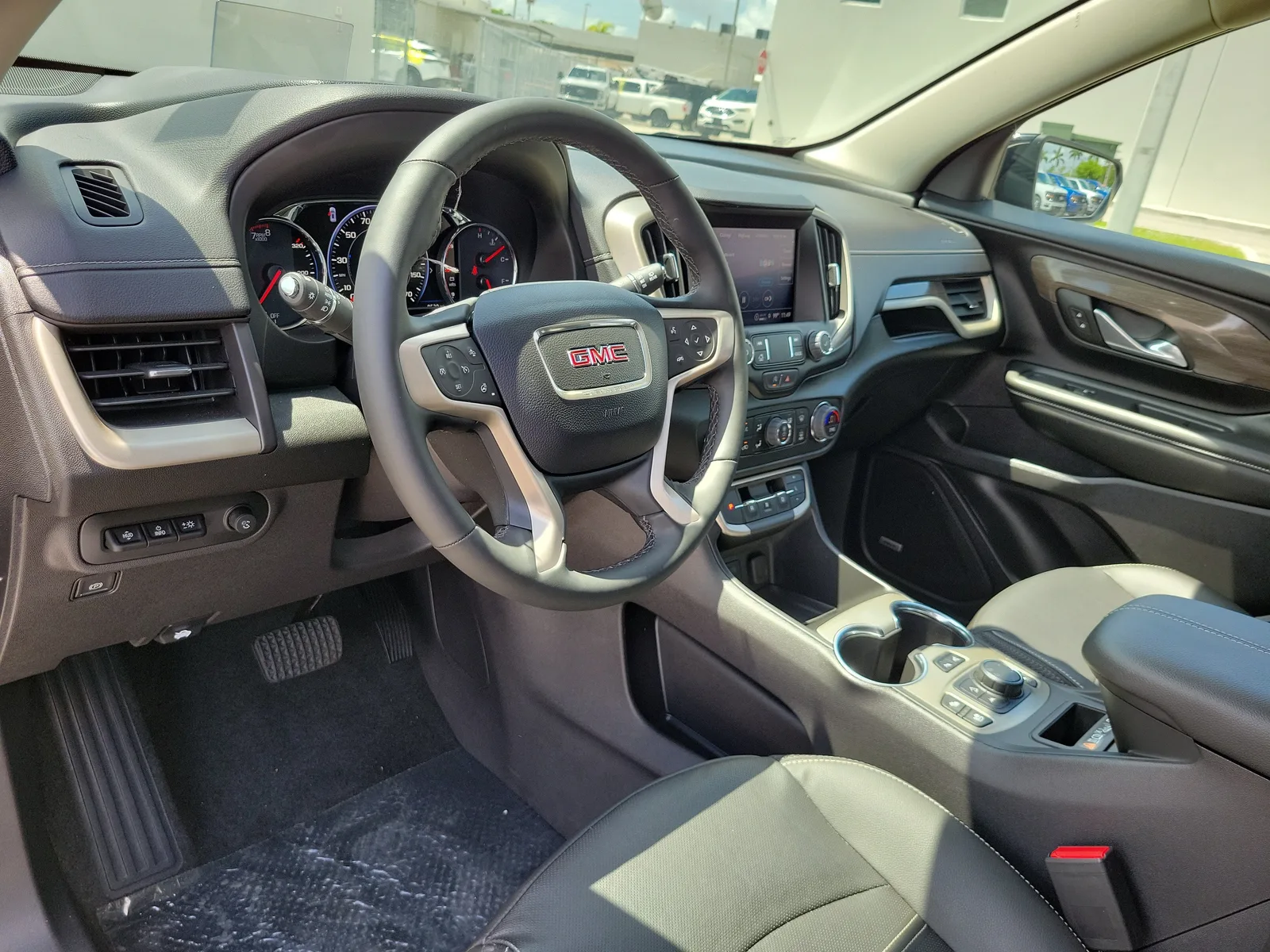 2024 GMC Terrain Denali 4WD photo 9
