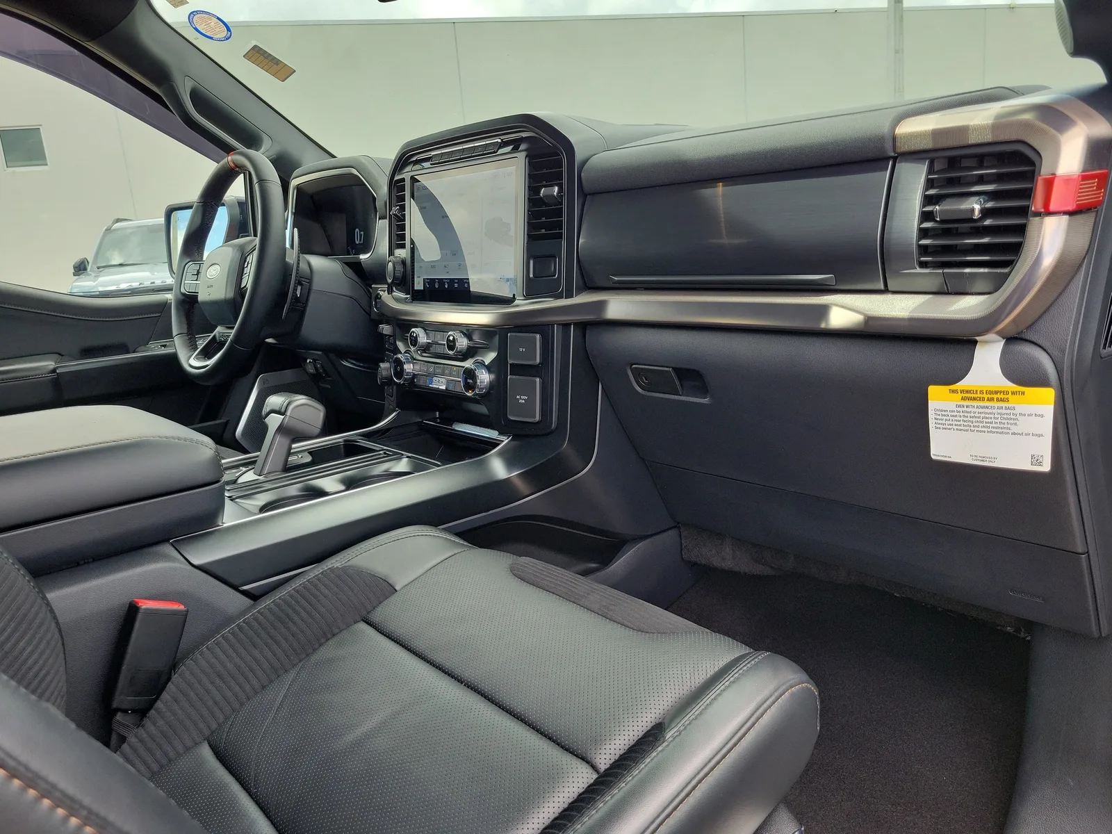 2023 Ford F-150 Raptor 4WD photo 18