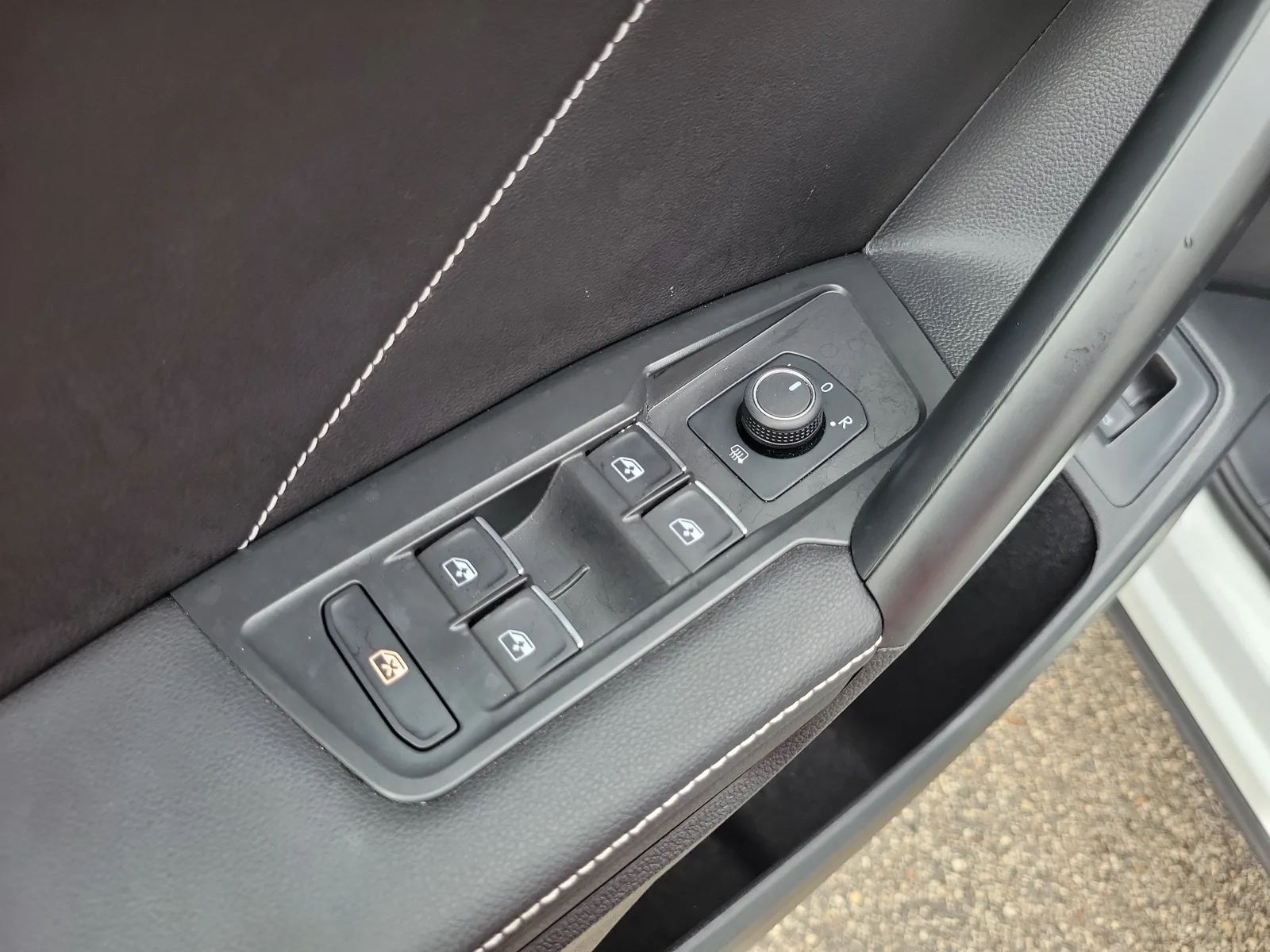 2024 Volkswagen Tiguan SE photo 25