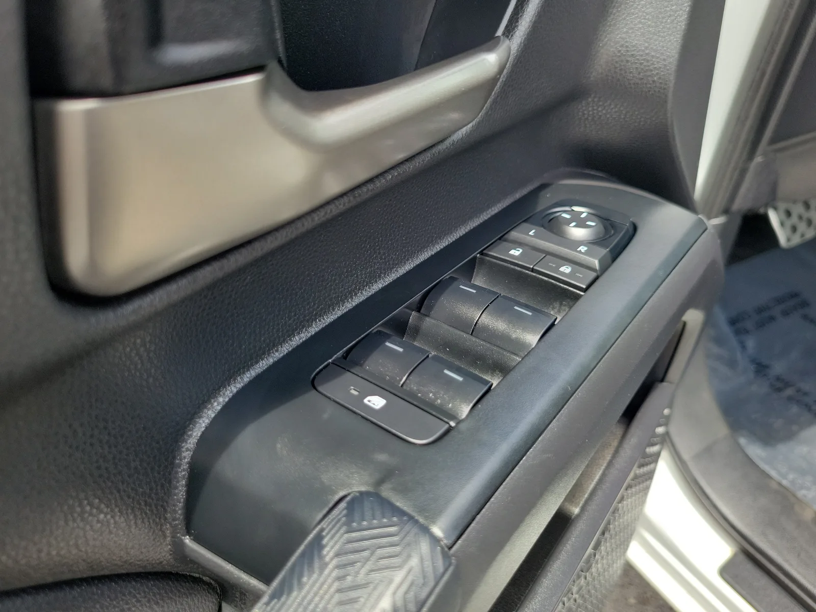 2024 Toyota Tacoma 2WD SR5 photo 23