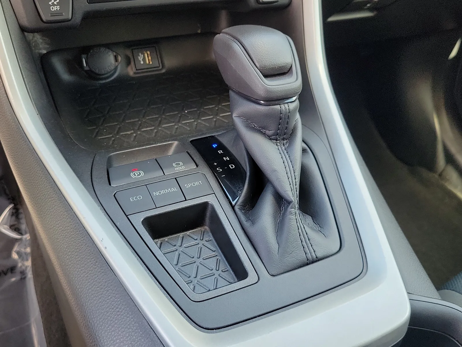 2023 Toyota RAV4 XLE photo 31