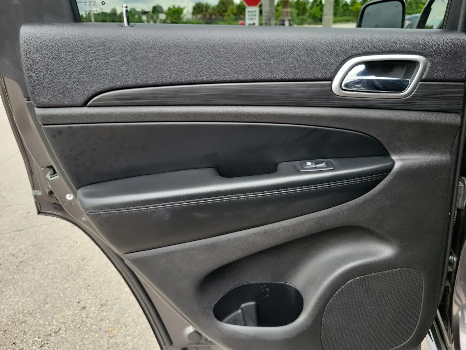 2019 Jeep Grand Cherokee Altitude photo 26