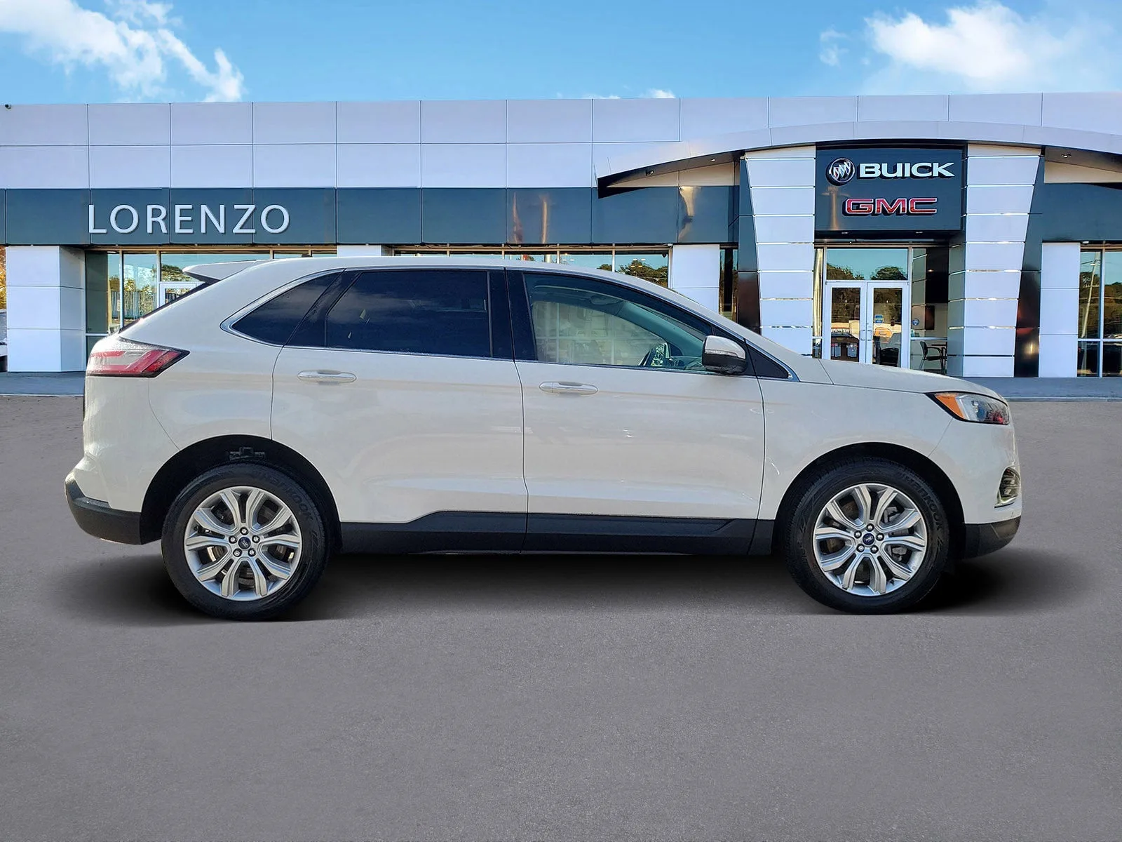 2022 Ford Edge Titanium 4WD photo 4
