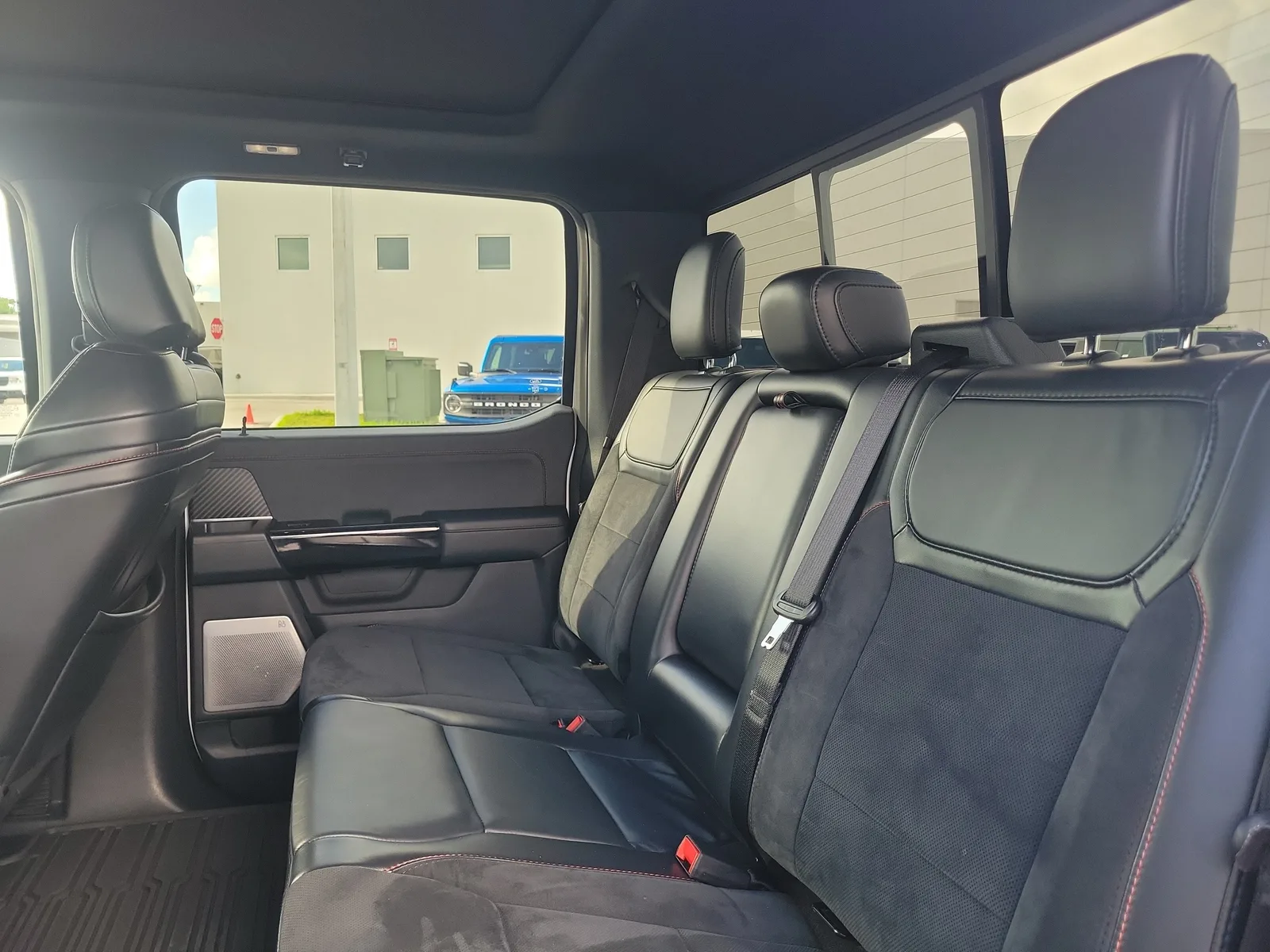 2023 Ford F-150 Raptor 4WD photo 15
