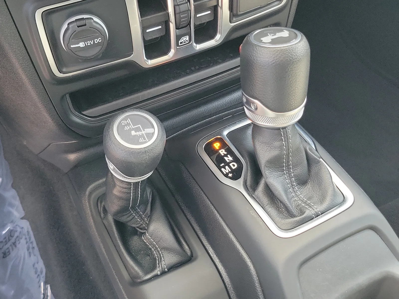 2025 Jeep Wrangler Sahara 4WD photo 26