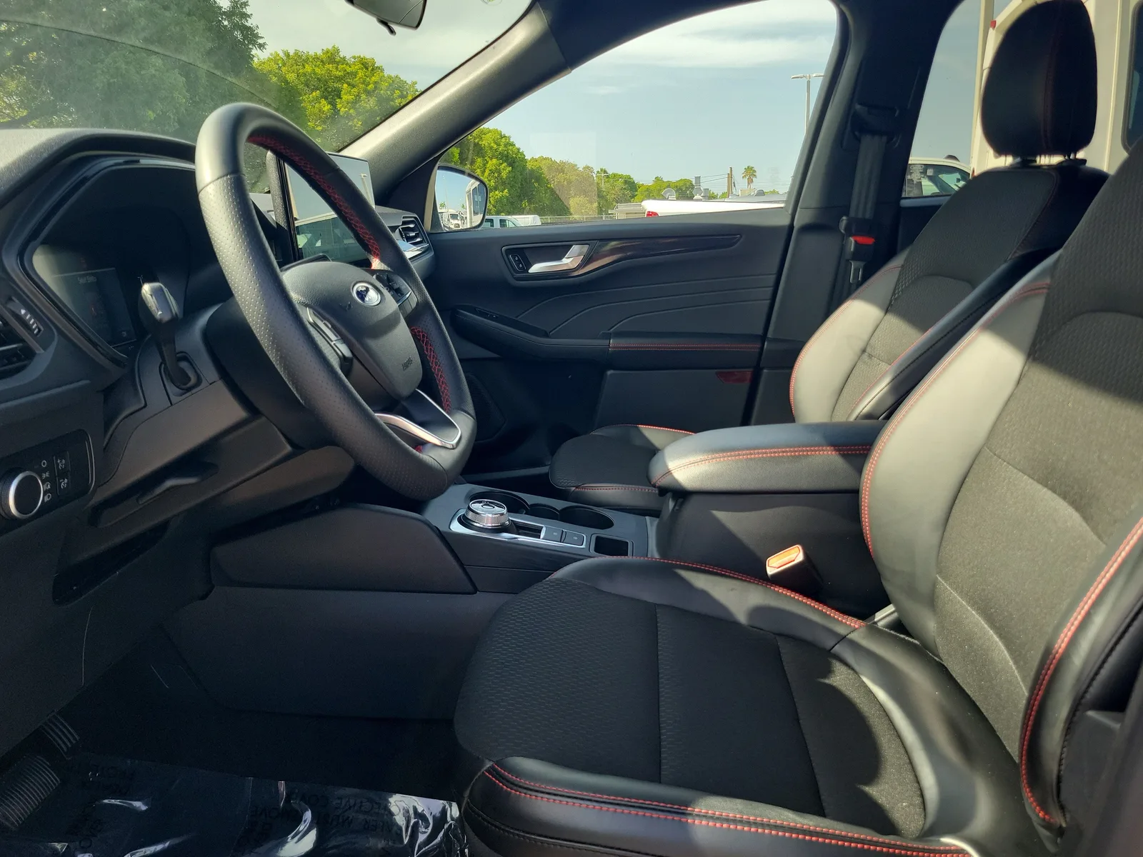 2025 Ford Escape ST-Line photo 12