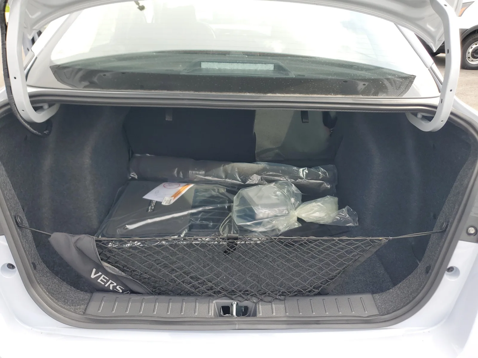 2025 Nissan Versa SR photo 9