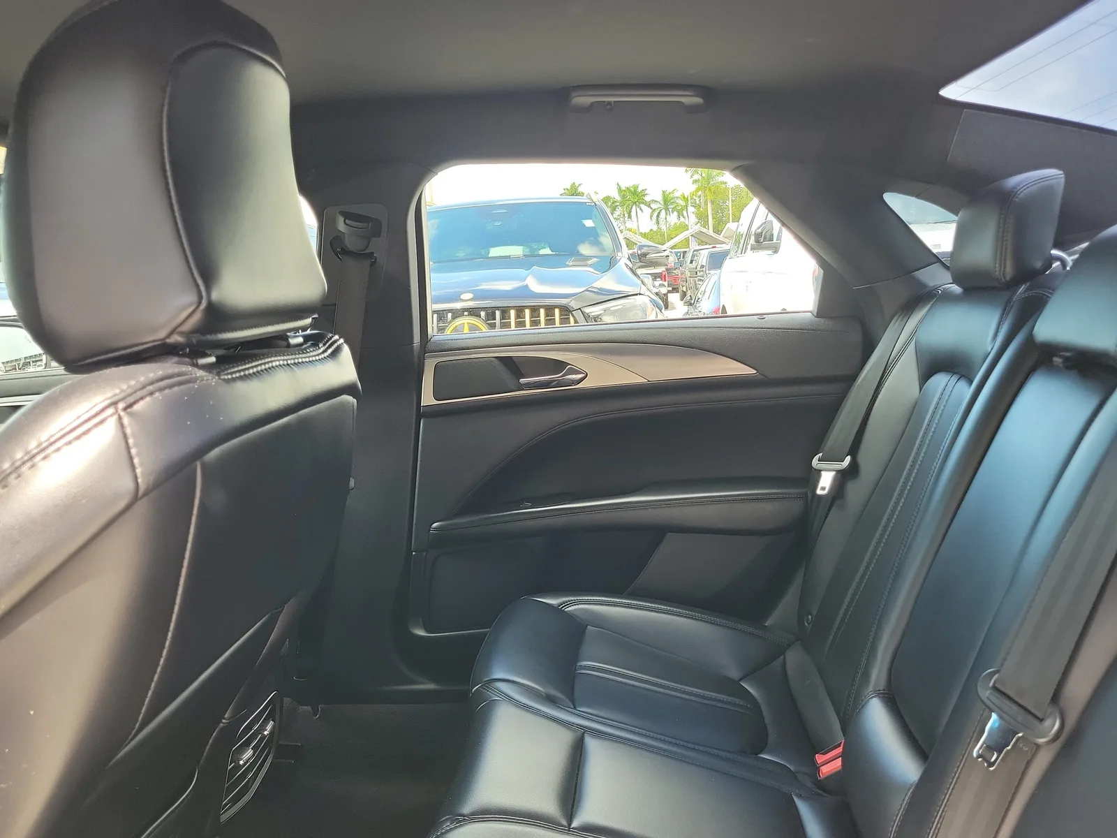 2020 Lincoln MKZ Standard photo 14