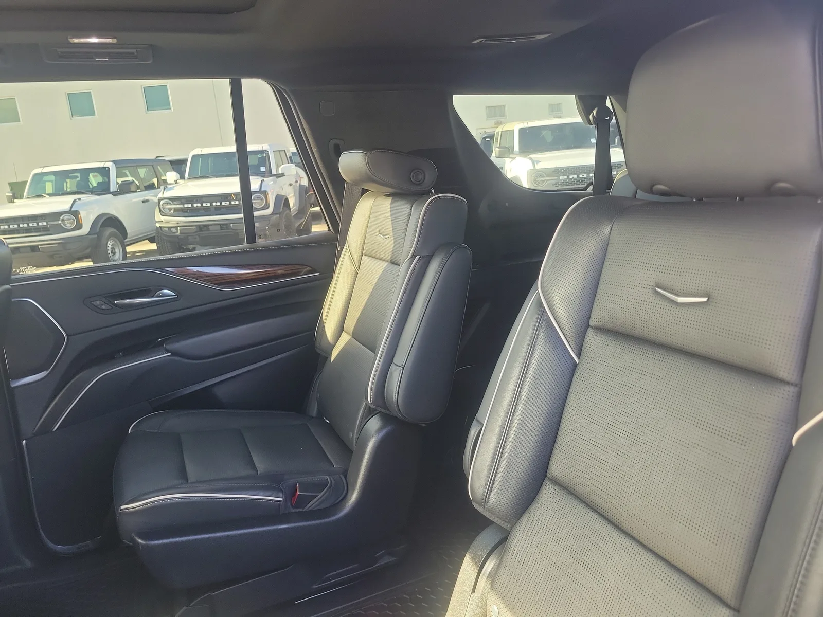 2022 Cadillac Escalade Premium Luxury 4WD photo 13