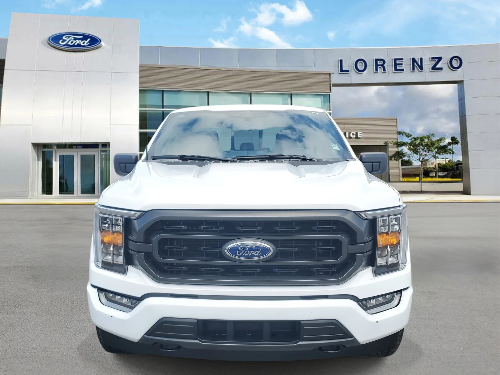 2023 Ford F-150 XLT 4WD photo 2