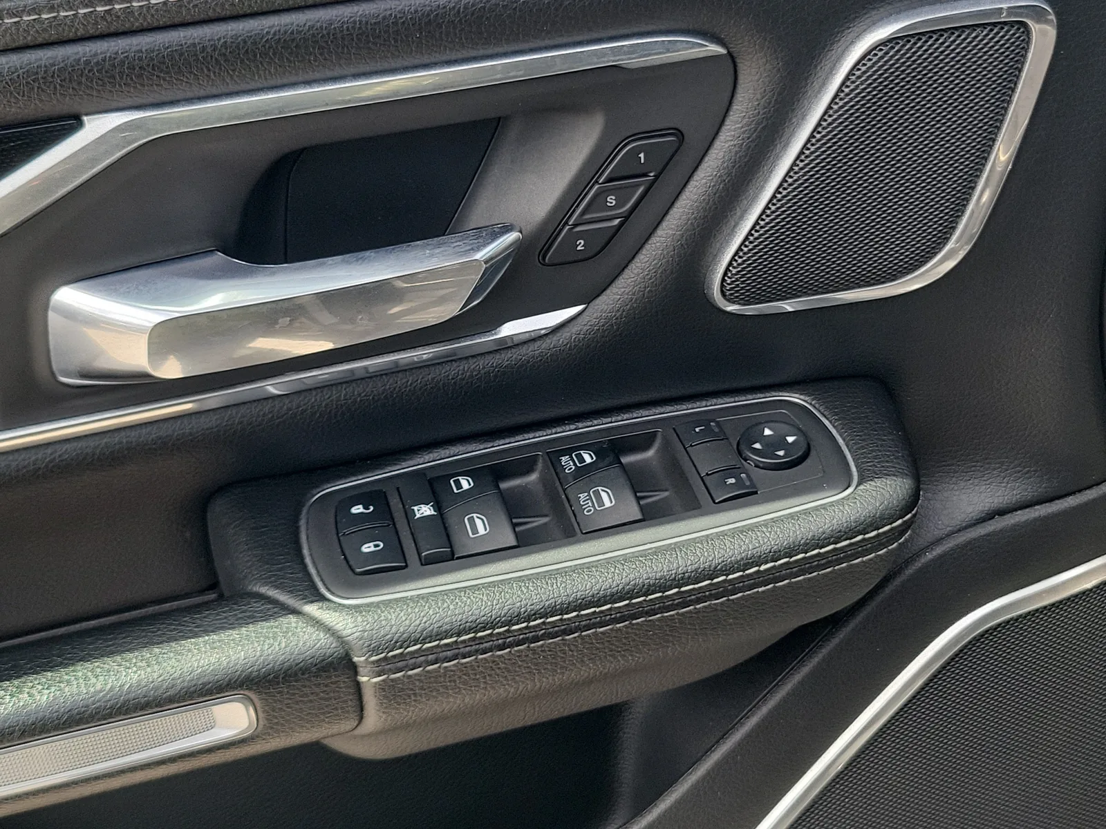2019 RAM 1500 Laramie 4WD photo 27