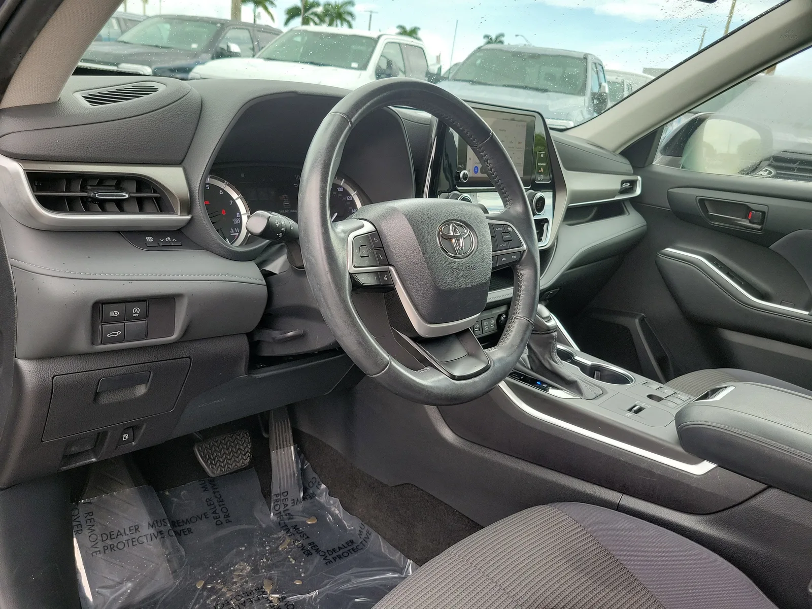 2023 Toyota Highlander LE photo 9