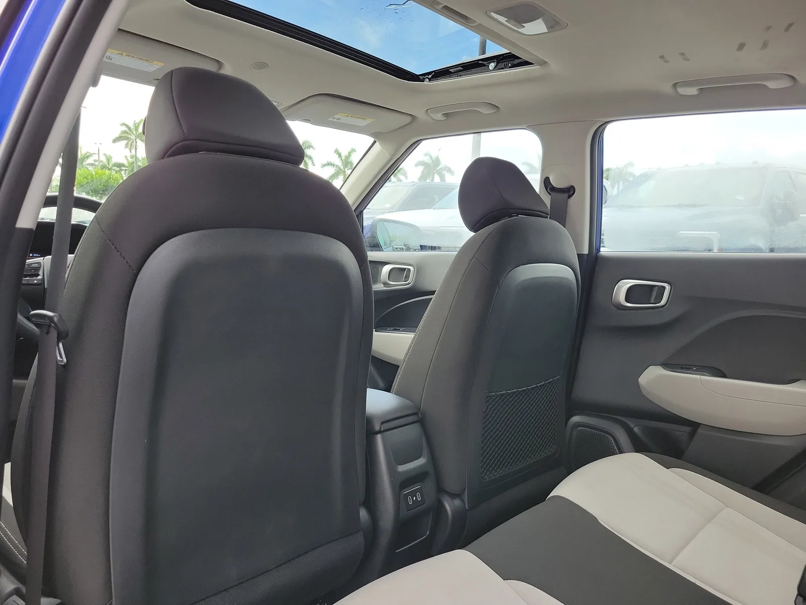 2025 Hyundai Venue SEL photo 14