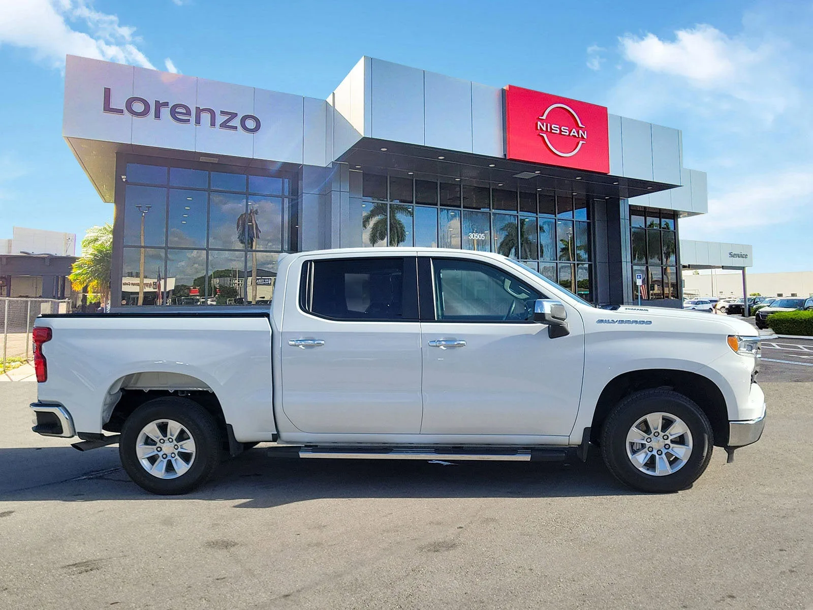 2025 Chevrolet Silverado 1500 LT photo 4