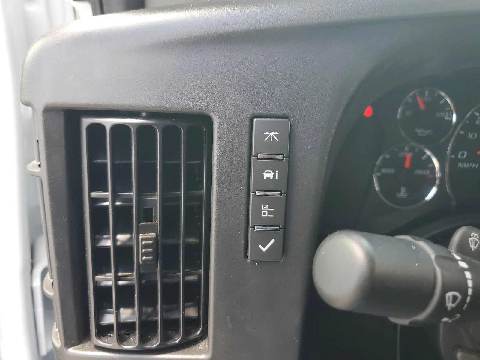 2025 Chevrolet Express Passenger LT photo 25