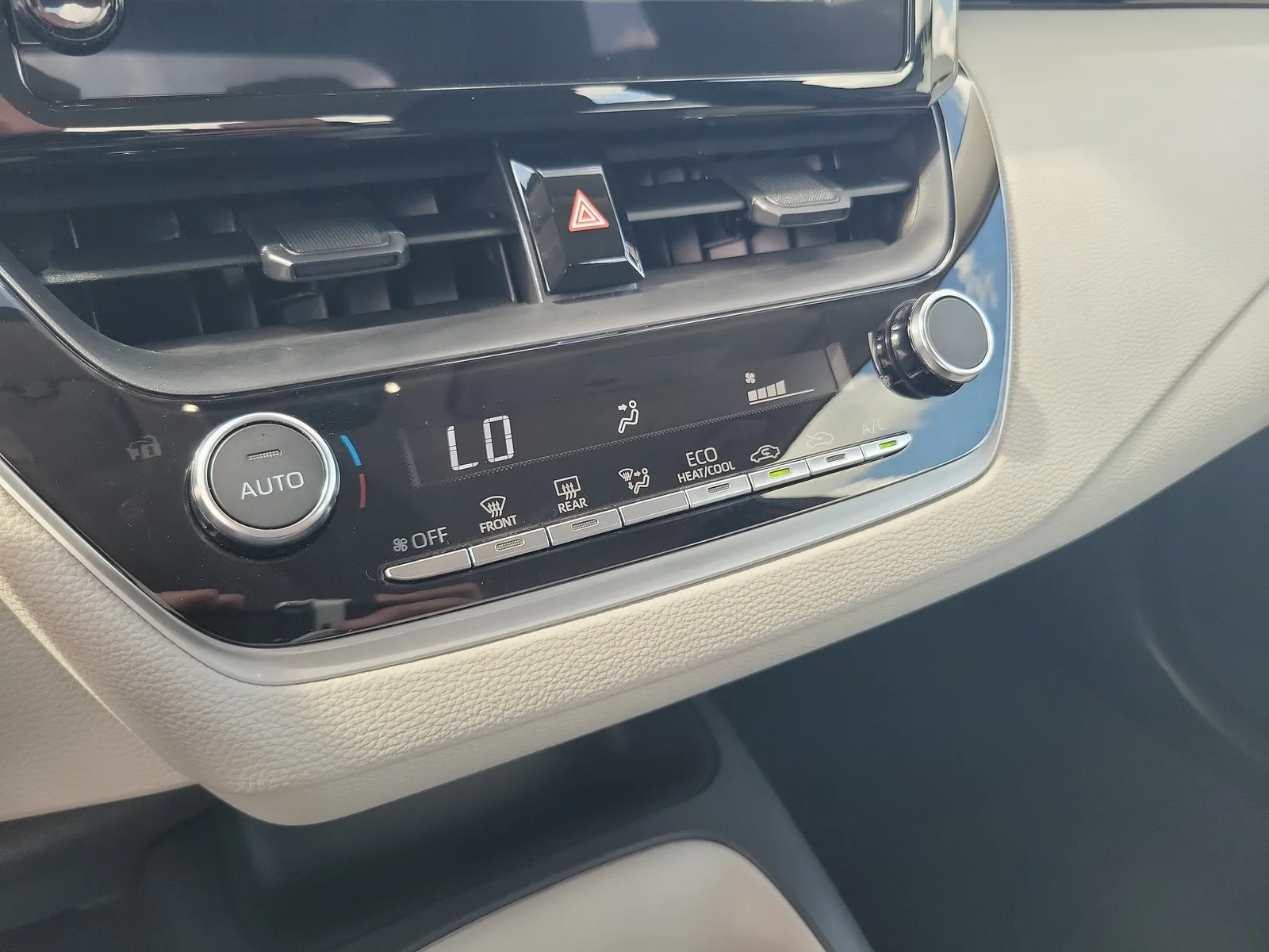 2025 Toyota Corolla LE photo 22