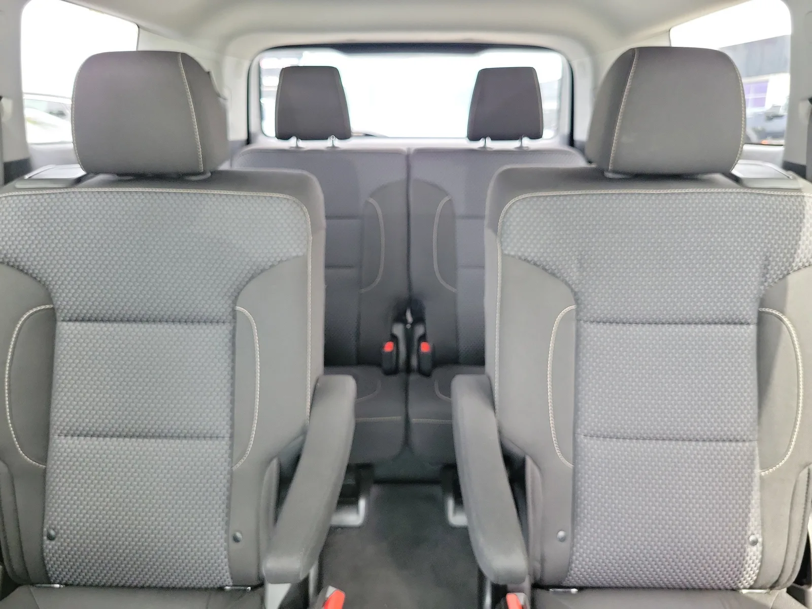 2023 GMC Acadia SLE photo 14