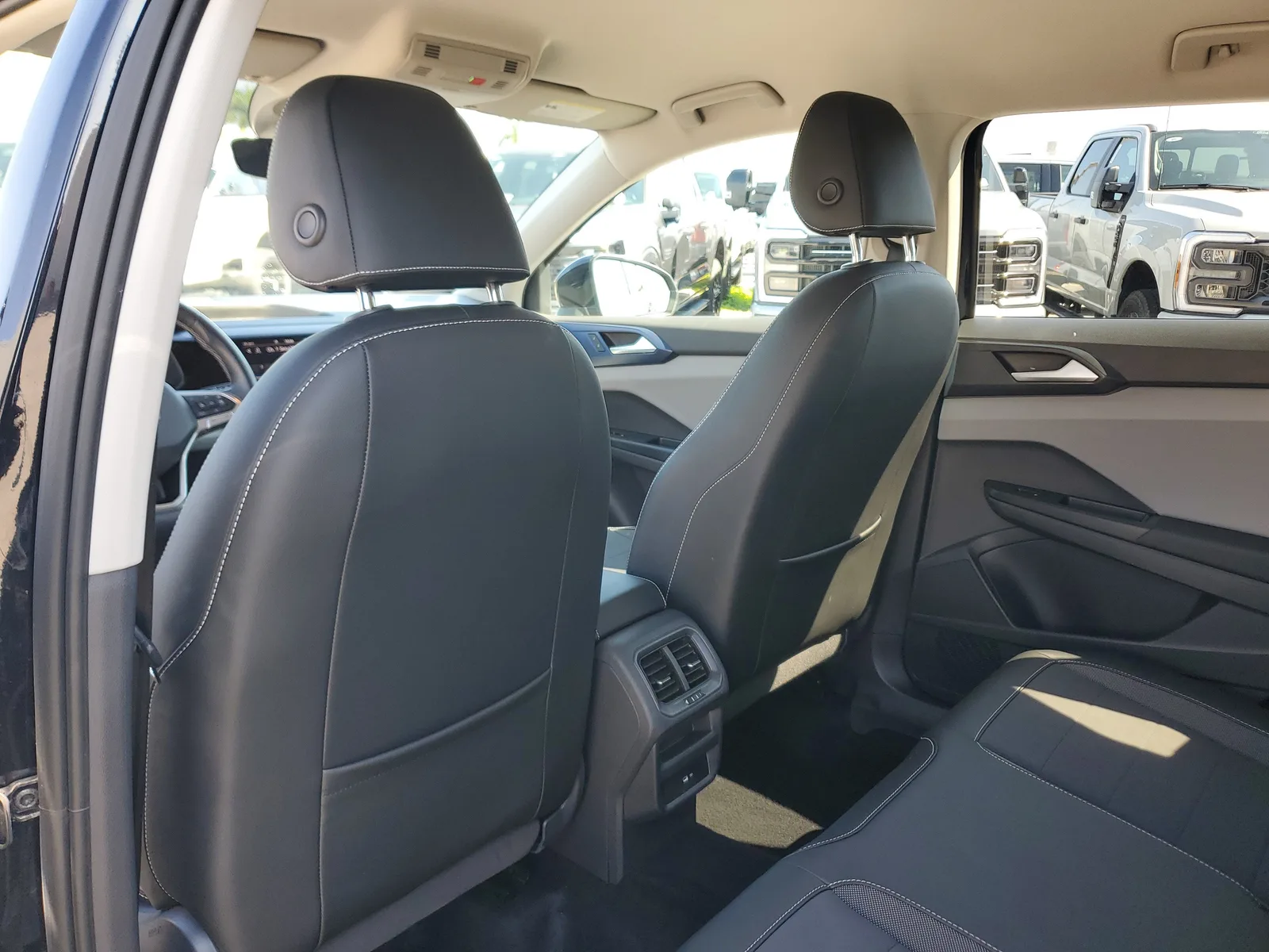2022 Volkswagen Taos SE photo 14