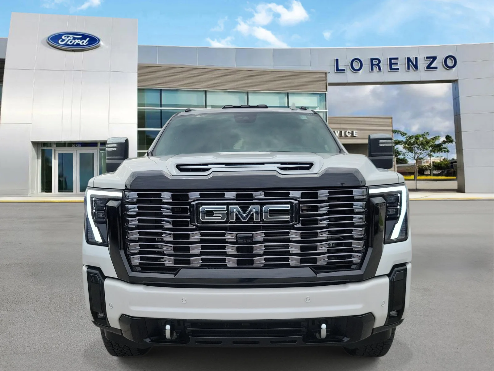 2025 GMC Sierra 2500HD Denali Ultimate 4WD Diesel photo 2