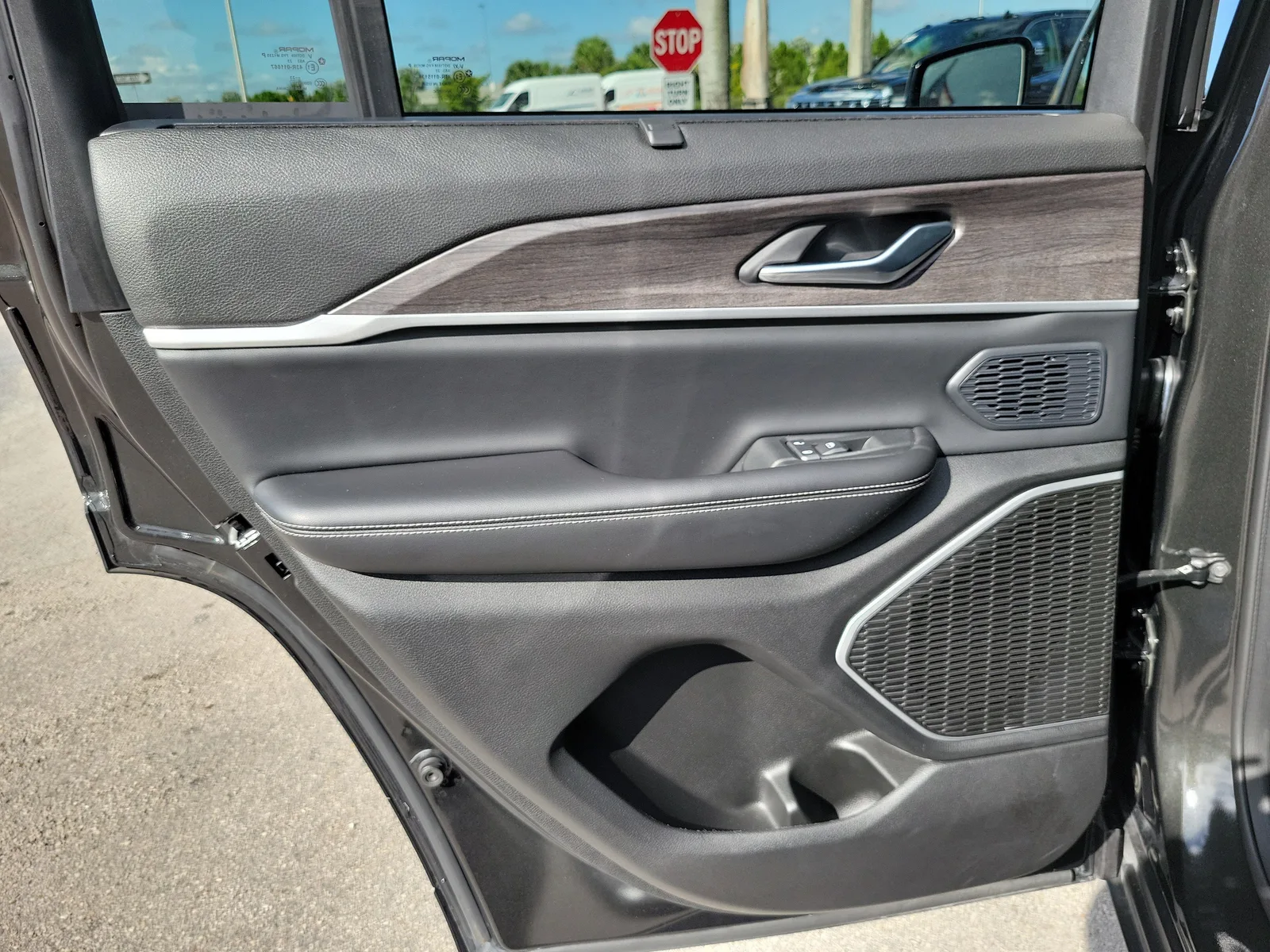 2024 Jeep Grand Cherokee Limited photo 12