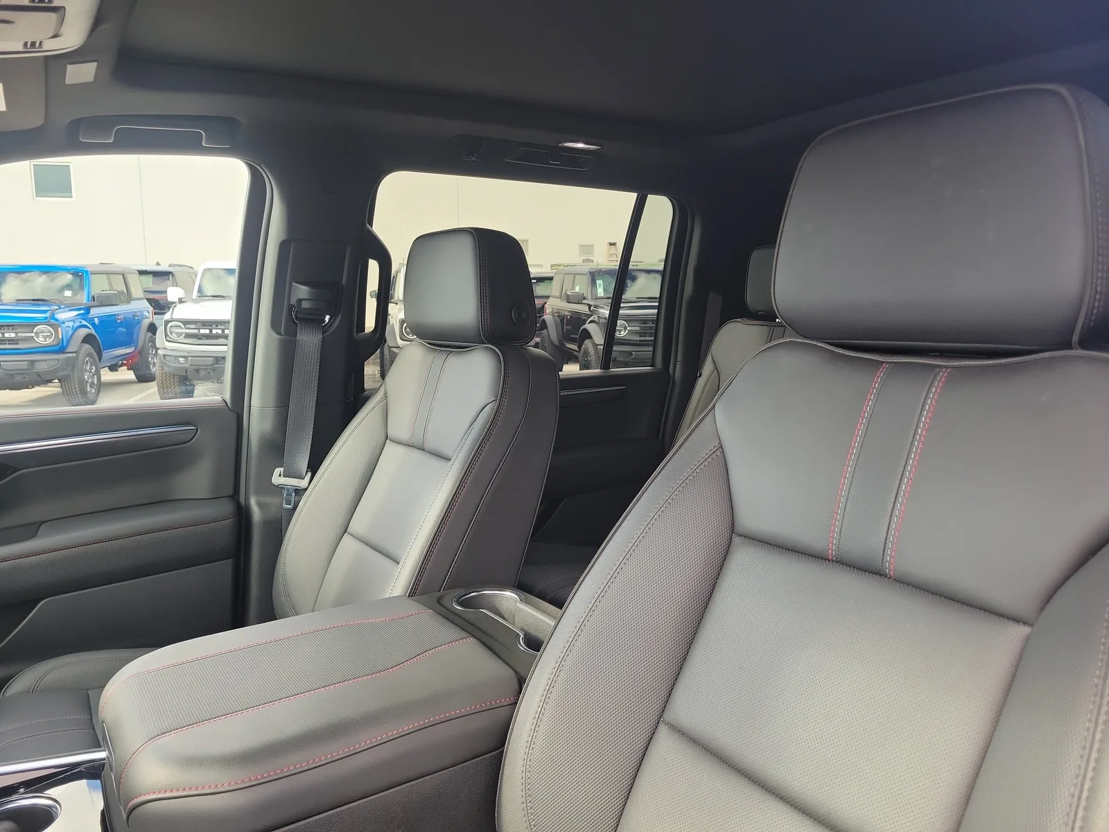 2025 Chevrolet Suburban RST Diesel photo 14