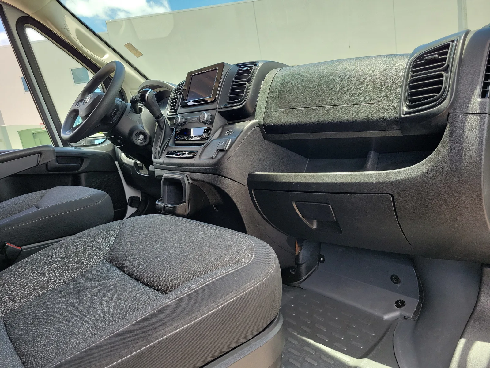 2025 RAM ProMaster Cargo Van Tradesman photo 16
