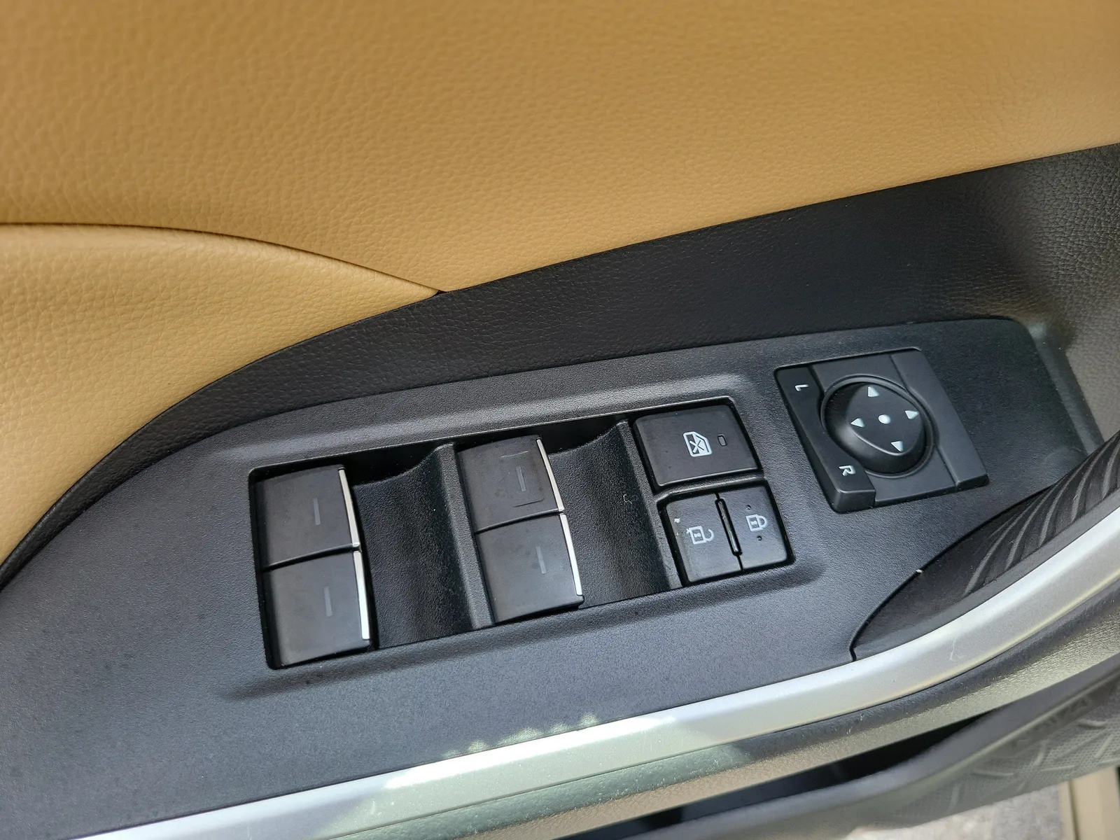 2022 Toyota RAV4 XLE photo 21