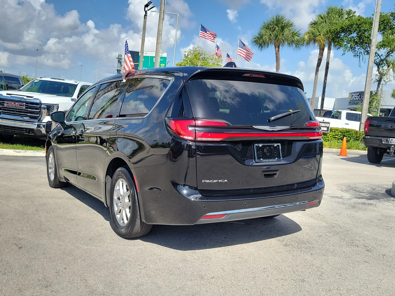 2024 Chrysler Pacifica Touring L photo 7