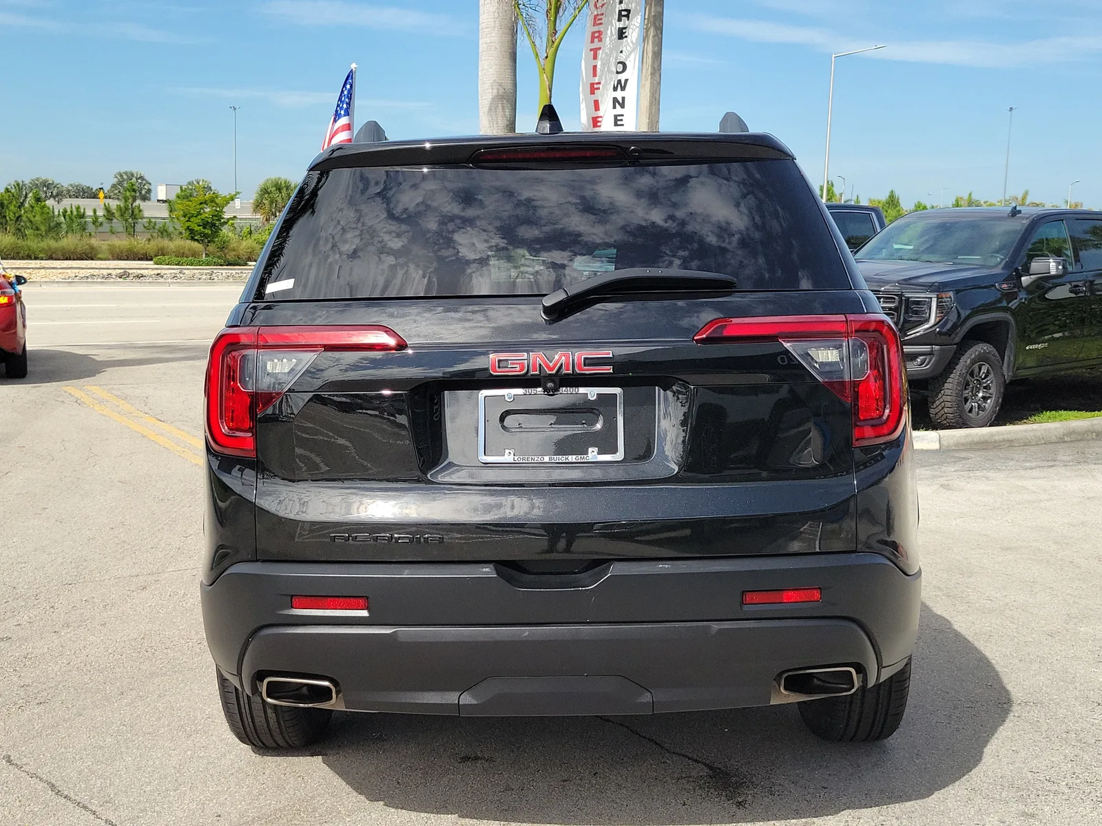 2023 GMC Acadia SLE photo 6